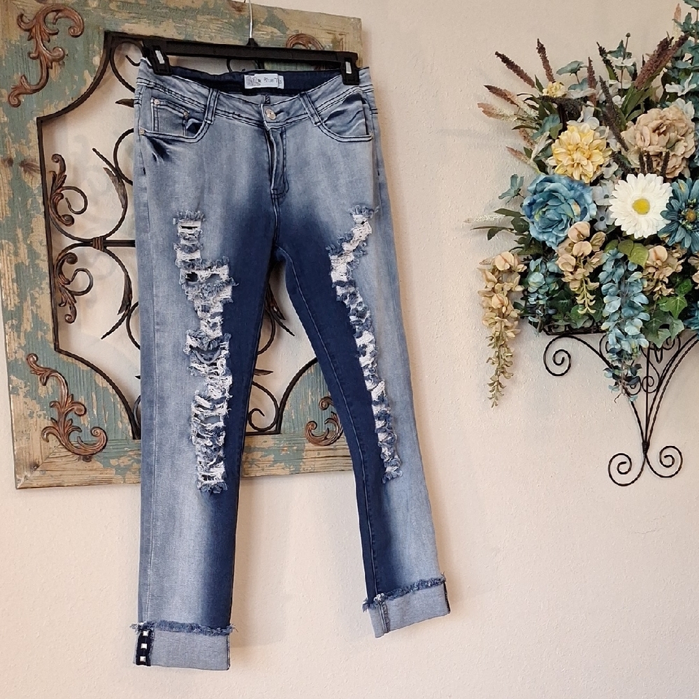 Two-Tone Distressed Light Blue Cropped Jeans - Women's Ankle. NWOT Size 11/12
